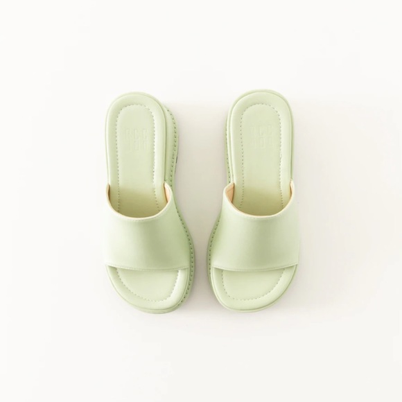 Shop Peche Frida Chunky Platform Slides - Picture 4 of 5